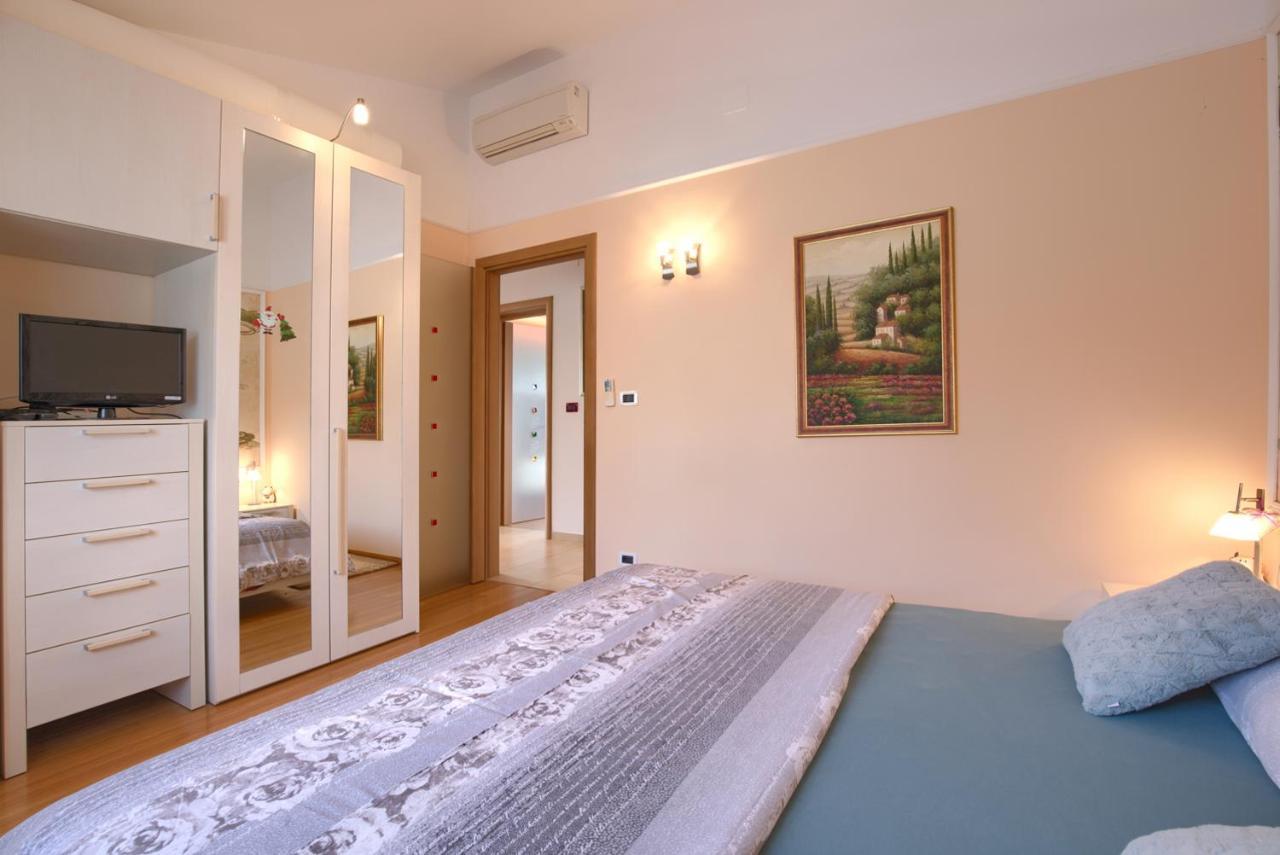 Apartamento Tomisha Pjescana Uvala Exterior foto