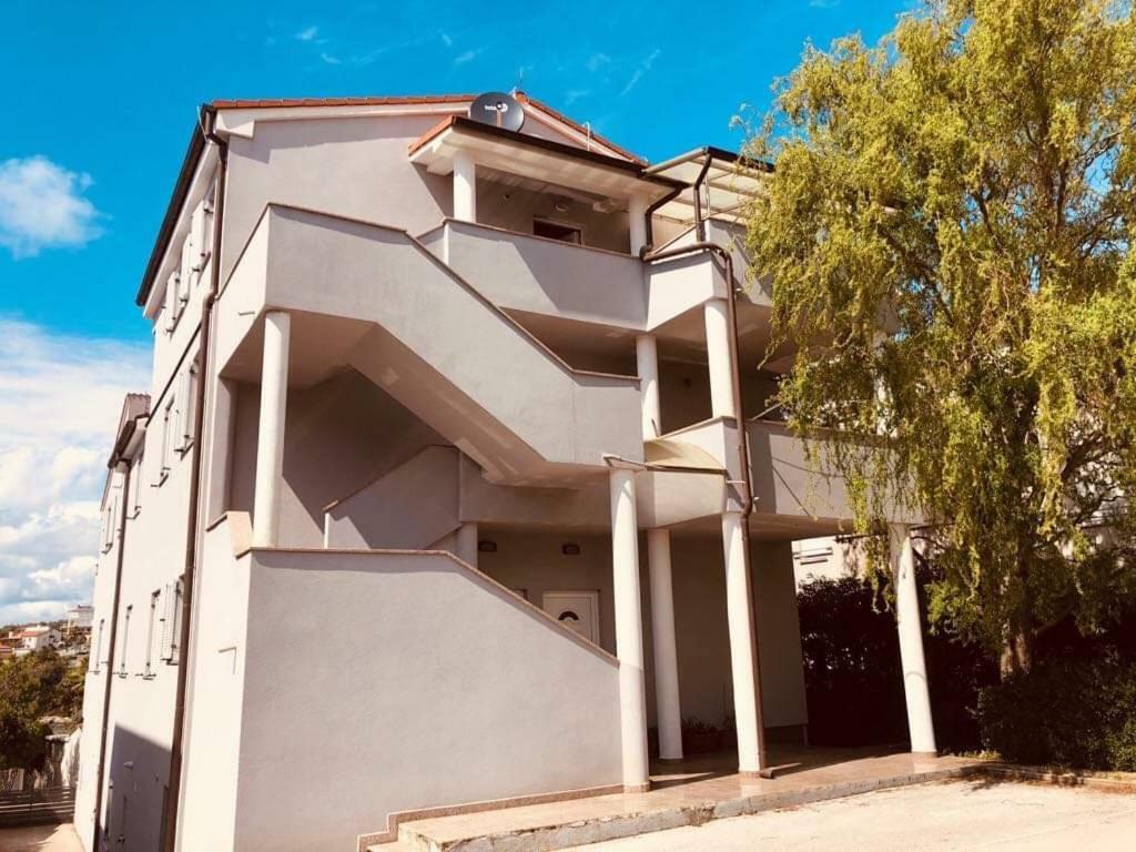 Apartamento Tomisha Pjescana Uvala Exterior foto